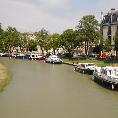 アパート Calme En Centre Ville, 50m De La Place Carnot カルカソンヌ